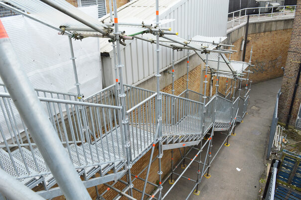 large scaffolding contractor
